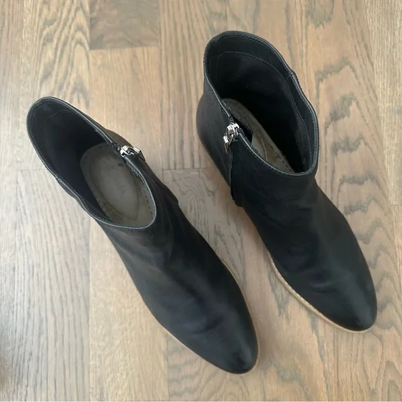 Clarks Breccan Myth Block Heel Leather Zip Ankle Boot in Black 9.5 M / 40.5 EU